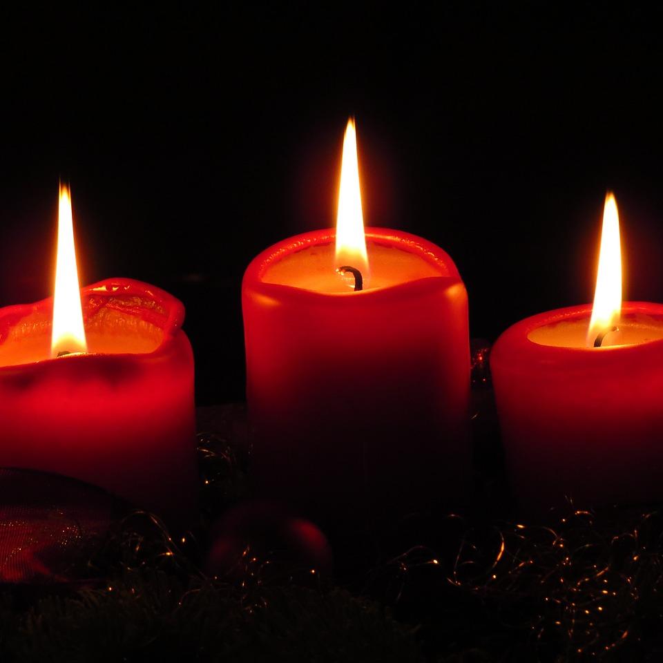 Drei Kerzen rot Advent