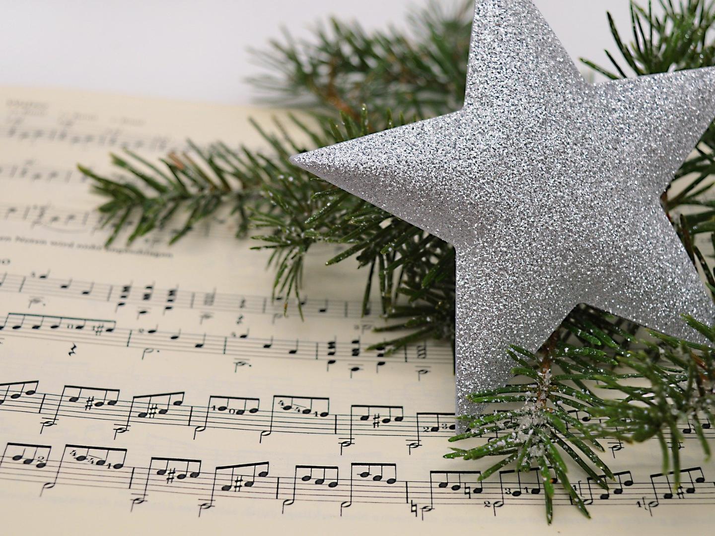 Noten, Tannengrün, Stern