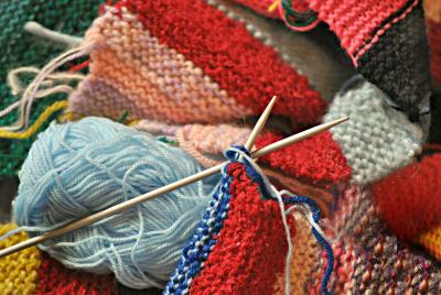 Wollknäuel, Stricknadeln, Komme wer Wolle