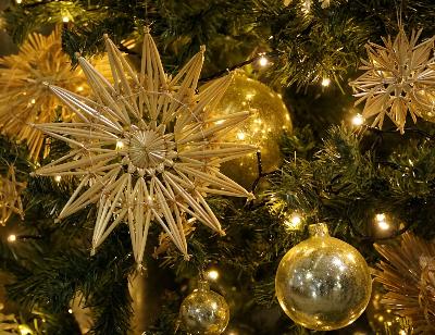 Weihnachtsschmuck (c) Erzbistum Köln PEK Foto: 20.12.2017
dekorativer Strohstern am Weihnachtsbaum